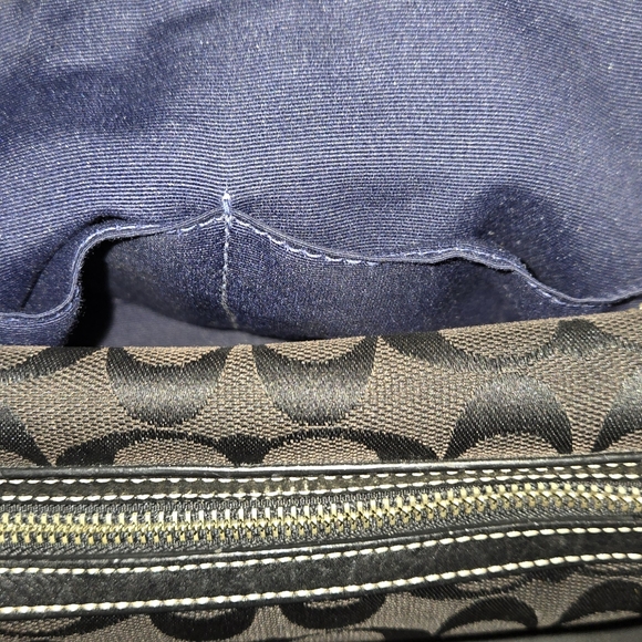 Authentic Coach handbag - Picture 3 of 5